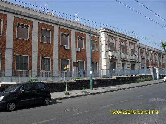 Immobile, sito in SAN GIORGIO A CREMANO (NA) VIA LAGNO 13. Descrizione: Cucina, quattro stanze, bagno + pertinenziale posto auto coperto. Mq. 131. Identificativi catastali: A4 foglio 8 part. 182 sub. 28, con posto auto coperto al foglio 8 part. 286 sub. 13