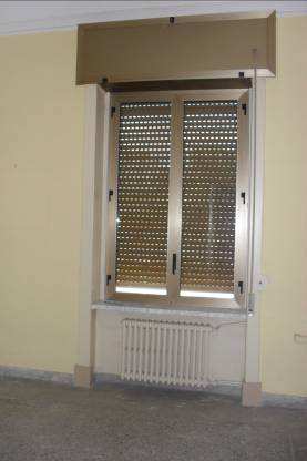 Immobile, sito in SAN GIORGIO A CREMANO (NA) VIA LAGNO 13. Descrizione: Cucina, quattro stanze, bagno + pertinenziale posto auto coperto. Mq. 131. Identificativi catastali: A4 foglio 8 part. 182 sub. 28, con posto auto coperto al foglio 8 part. 286 sub. 13