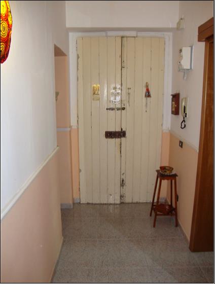 Immobile, sito in TARANTO (TA) VIA GIAN BATTISTA MAGNAGHI 10 . Descrizione: Corridoio, cucina, soggiorno, bagno, due camere, disimpegno, ripostiglio + pertinenziale 2 depositi e posto auto scoperto . Mq. 130. Identificativi catastali: A3 foglio 244 part. 21131 sub. 20, con deposito al foglio 244 part. 21131 sub. 37, deposito al foglio 244 part. 21131 sub. 38 posto auto scoperto al foglio 244 part. 21131 sub. 69