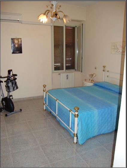 Immobile, sito in TARANTO (TA) VIA GIAN BATTISTA MAGNAGHI 10 . Descrizione: Corridoio, cucina, soggiorno, bagno, due camere, disimpegno, ripostiglio + pertinenziale 2 depositi e posto auto scoperto . Mq. 130. Identificativi catastali: A3 foglio 244 part. 21131 sub. 20, con deposito al foglio 244 part. 21131 sub. 37, deposito al foglio 244 part. 21131 sub. 38 posto auto scoperto al foglio 244 part. 21131 sub. 69