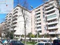 appartamento di vani 8,5 con soffitta + posto auto coperto in autorimessa interrata condominiale; mq comm. appartamento 182,49 - mq comm. posto auto coperto 17,30; piena proprietà lotto libero al primo turno d'asta. Identificativi catastali NCEU Padova Fg 85 (ex B/13) part. 707 (ex 1342) sub 27 cat. A02 rendita 1821,8 Fg 85 (ex B/13) part. 707 (ex 1342) sub 102 cat. C06 rendita 36,41.