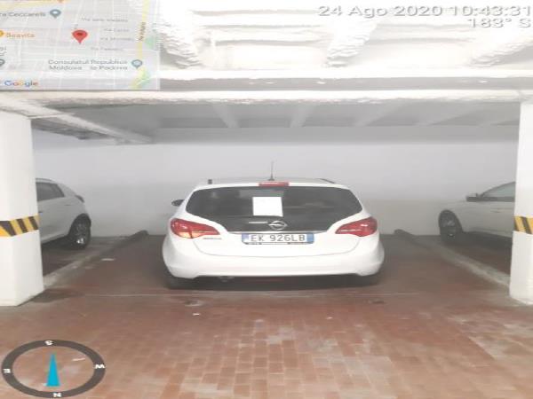 appartamento di vani 8,5 con soffitta + posto auto coperto in autorimessa interrata condominiale; mq comm. appartamento 182,49 - mq comm. posto auto coperto 17,30; piena proprietà lotto libero al primo turno d'asta. Identificativi catastali NCEU Padova Fg 85 (ex B/13) part. 707 (ex 1342) sub 27 cat. A02 rendita 1821,8 Fg 85 (ex B/13) part. 707 (ex 1342) sub 102 cat. C06 rendita 36,41.