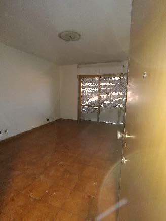 Appartamento posto al piano primo di 5 vani catastali + n.1 cantina e n.2 posti auto (coperto e scoperti) pertinenziali; 81 mq Totale escluse aree scoperte 77mq. Identificativi catastali: Fg. 775 P.lla 423 Sub. 78 (appartamento) Fg. 775 P.lla 423 Subb.31-204 (posti auto) Fg. 775 P.lla 423 Sub.171 (cantina).
