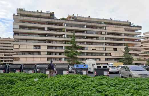 Appartamento posto al piano settimo di 5 vani catastali + n.1 posto auto coperto pertinenziale; 91 mq Totale escluse aree scoperte 82 mq. Identificativi catastali: Fg. 853 P.lla 707 Sub.35 (appartamento) Fg.853 P.lla 707 Sub.515 (posto auto).