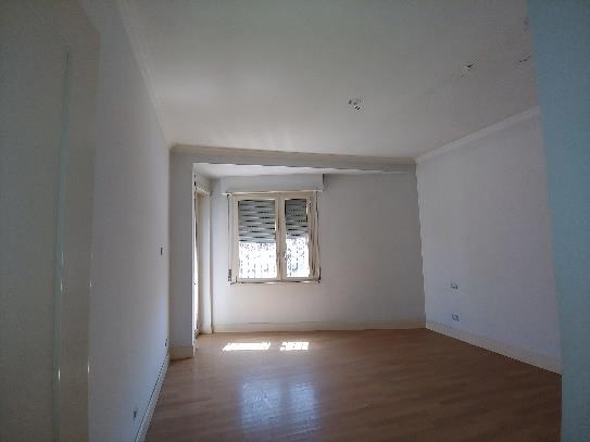 Appartamento posto al piano secondo di 8,5 vani catastali + n.1 cantina e n.1 posto auto coperto pertinenziale; 169 mq Totale escluse aree scoperte 166 mq. Identificativi catastali: Fg.538 P.lla 625 Sub.539 (appartamento) Fg.538 P.lla 625 Sub.540 (cantina) Fg.538 P.lla 625 Sub.511 (posto auto).