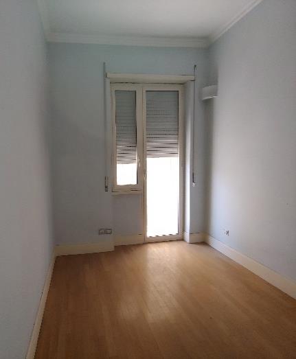 Appartamento posto al piano secondo di 8,5 vani catastali + n.1 cantina e n.1 posto auto coperto pertinenziale; 169 mq Totale escluse aree scoperte 166 mq. Identificativi catastali: Fg.538 P.lla 625 Sub.539 (appartamento) Fg.538 P.lla 625 Sub.540 (cantina) Fg.538 P.lla 625 Sub.511 (posto auto).