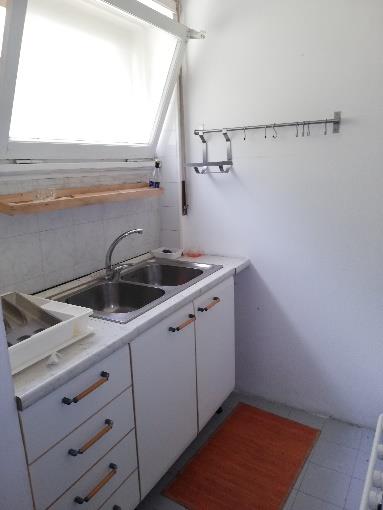 Appartamento posto al piano terra di 4,5 vani catastali; 78 mq Totale escluse aree scoperte 66 mq. Identificativi catastali: Fg.261 P.lla 358 Sub.17 graff.261-443 (appartamento).