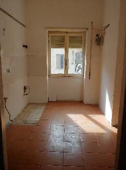 Appartamento posto al piano quinto di 6,5 vani catastali + n.1 cantina pertinenziale; 120 mq Totale escluse aree scoperte 115 mq. Identificativi catastali: Fg. 797 P.lla 133 Sub. 39 (appartamento) Fg. 797 P.lla 133 Sub.85 (cantina).