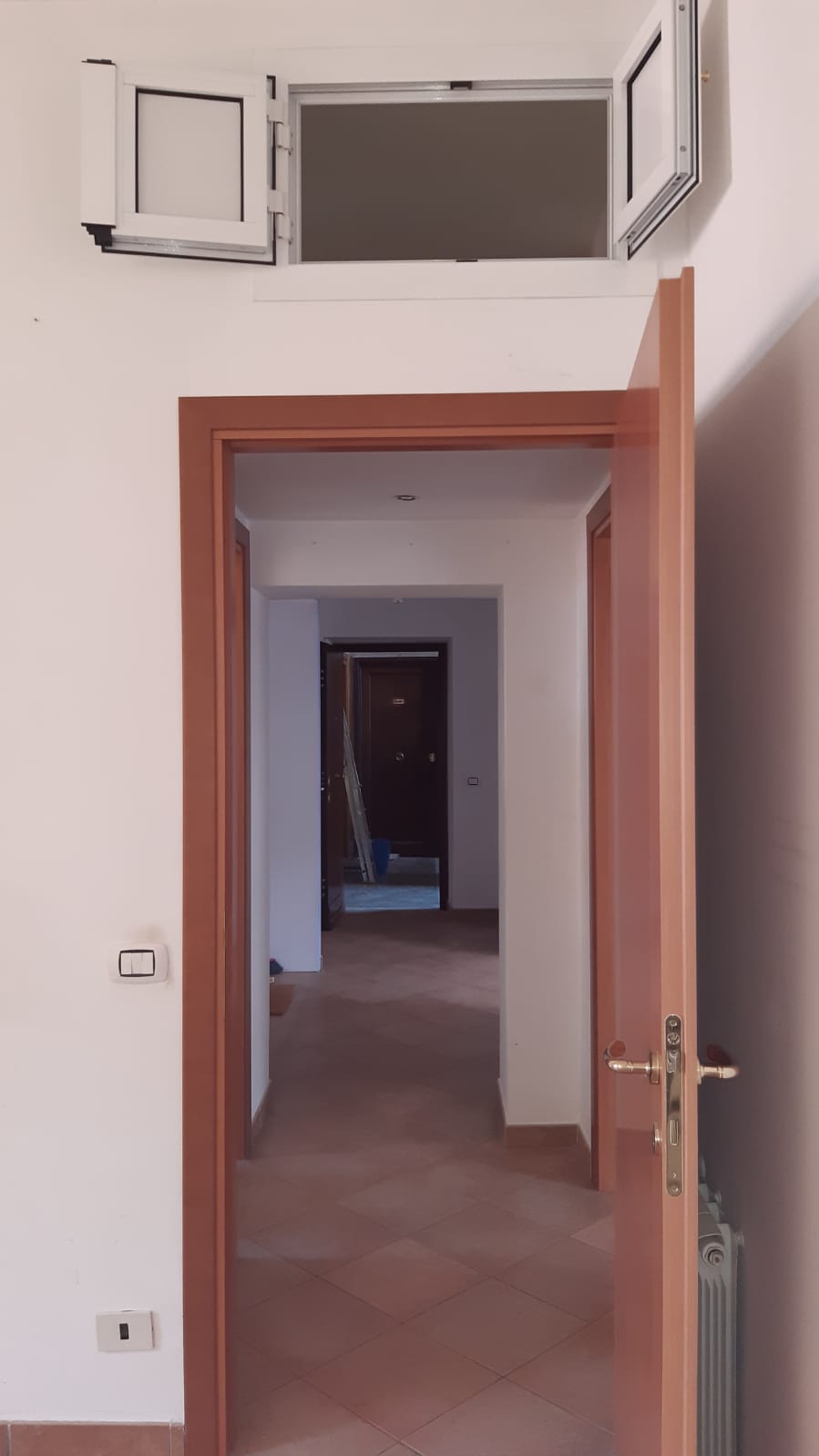 Immobile sito in Roma, CAP 00154 Via Luigi Fincati n°14, scala G, Piano 3. Categoria A/4. N.C.E.U. Fg. 824, part. 162, sub. 36. Descrizione: APPARTAMENTO INT.8 DI 3,5 VANI SENZA ASCENSORE. Mq. 79. Stato Libero