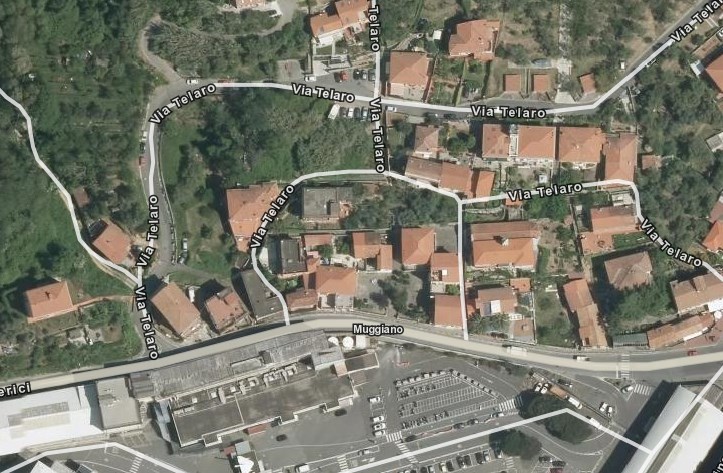 Via   Telaro 33/35. Sub 5: Appartamento composto da tre vani, praticamente comunicanti tra loro, piccolo disimpegno e piccolo wc nel vano sottoscala. Sub 4: due locali contigui e comunicanti al piano terra. Sub 6: appartamento: composto di piccolo ingresso al piano terra con rampa di scale, corridoio, cinque locali e w.c. al piano primo. 241 mq. Piena proprietà. LIBERO.