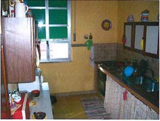 Appartamento in PALERMO VIA BOLOGNI 5, piano primo. Piano primo: ingresso, 2 disimpegni, 3 camere, cucina, wc, lavanderia, ripostiglio, veranda e 2 terrazzi Piano secondo: ingresso, wc e ripostiglio + pertinenziale posto auto scoperto. N.C.E.U. Categoria Catastale A2 foglio 47 part. 6347 sub. 5 e posto auto scoperto ad uso esclusivo al foglio 47 part. 6347 sub. 2. Mq 260. Libero. Piena proprietà