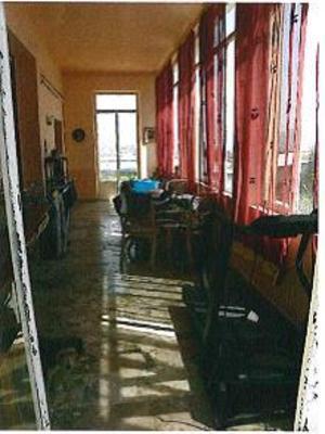Appartamento in PALERMO VIA BOLOGNI 5, piano primo. Piano primo: ingresso, 2 disimpegni, 3 camere, cucina, wc, lavanderia, ripostiglio, veranda e 2 terrazzi Piano secondo: ingresso, wc e ripostiglio + pertinenziale posto auto scoperto. N.C.E.U. Categoria Catastale A2 foglio 47 part. 6347 sub. 5 e posto auto scoperto ad uso esclusivo al foglio 47 part. 6347 sub. 2. Mq 260. Libero. Piena proprietà