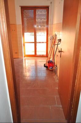 Appartamento in TARANTO VIA G. MAGNAGHI 4, piano secondo, int. 8. ingresso, salone, disimpegno, 3 camere, cucina, dispensa, 2 wc, veranda e balcone + pertinenziale deposito, posto auto scoperto, autorimessa ad uso comune (millesimi di proprietà 111,1111). N.C.E.U. Categoria Catastale A2 foglio 244 part. 21130 sub. 66, con autorimessa ad uso comune (millesimi di proprietà 111,1111) al foglio 244 part. 21130 sub. 179, deposito ad uso esclusivo al foglio 244 part. 21130 sub. 53 e posto auto scoperto ad uso esclusivo al foglio 244 part. 21130 sub. 157. Mq 120. Libero. Piena proprietà