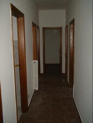 Appartamento in TARANTO VIA G. MAGNAGHI 4, piano secondo, int. 9. ingresso, soggiorno, disimpegno, 3 camere, cucina, bagno, wc, ripostiglio e 2 balconi + pertinenziale deposito, posto auto scoperto, autorimessa ad uso comune (millesimi di proprietà 111,1111). N.C.E.U. Categoria Catastale A2 foglio 244 part. 21130 sub. 32, con autorimessa ad uso comune (millesimi di proprietà 111,1111) al foglio 244 part. 21130 sub. 178, deposito ad uso esclusivo al foglio 244 part. 21130 sub. 19 e posto auto scoperto ad uso esclusivo al foglio 244 part. 21130 sub. 167. Mq 119. Libero. Piena proprietà
