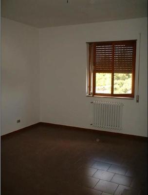 Appartamento in TARANTO VIA G. MAGNAGHI 4, piano secondo, int. 9. ingresso, soggiorno, disimpegno, 3 camere, cucina, bagno, wc, ripostiglio e 2 balconi + pertinenziale deposito, posto auto scoperto, autorimessa ad uso comune (millesimi di proprietà 111,1111). N.C.E.U. Categoria Catastale A2 foglio 244 part. 21130 sub. 32, con autorimessa ad uso comune (millesimi di proprietà 111,1111) al foglio 244 part. 21130 sub. 178, deposito ad uso esclusivo al foglio 244 part. 21130 sub. 19 e posto auto scoperto ad uso esclusivo al foglio 244 part. 21130 sub. 167. Mq 119. Libero. Piena proprietà