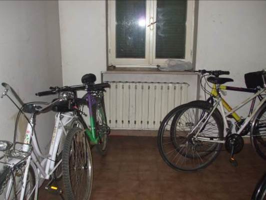 Appartamento in TORINO VIA S. GIOVANNI BOSCO 100, sc. A, piano terra. ingresso, soggiorno, 2 camere, cucinino e wc + pertinenziale cantina. N.C.E.U. Categoria Catastale A3 foglio 1177 part. 71 sub. 129 (inclusa cantina ad uso esclusivo). Mq 88. Libero. Piena proprietà