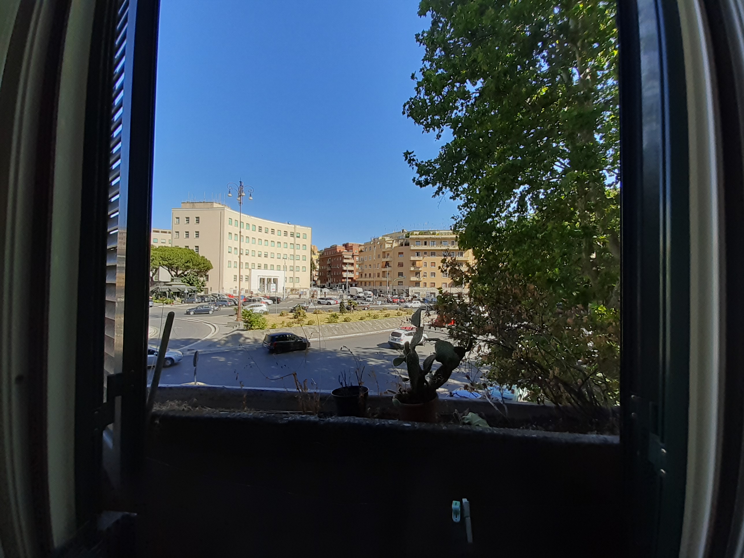 Immobile sito in ROMA, CAP 00136 Piazzale degli Eroi n°8, SCALA P, PIANO 2. DESCRIZIONE: APPARTAMENTO CON BALCONE INT. 5 DI 3,5 VANI CON ASCENSORE. DATI CATASTALI [N.C.E.U.] Categoria A/2, Foglio 373, Part. 44, Sub 121. Mq 71. STATO Libero