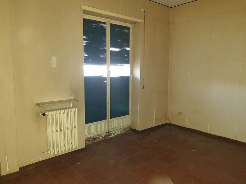 Immobile sito in ROMA, CAP 00189 Via di Grottarossa n°91, SCALA A, PIANO 4-S1. DESCRIZIONE: APPARTAMENTO CON BALCONI INT.13 DI 6 VANI CON ASCENSORE pertinenziale CANTINA. DATI CATASTALI [N.C.E.U.] Categoria A/3, Foglio 203, Part. 332, Sub 13. Mq 100. STATO Libero