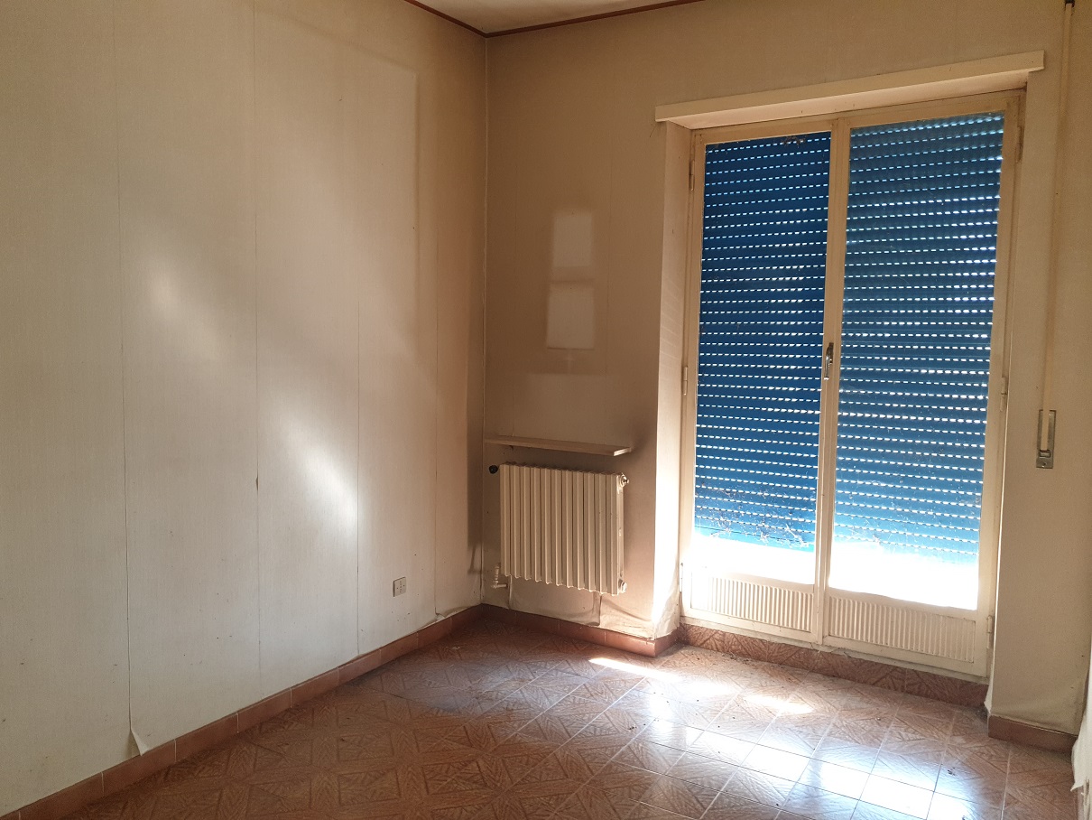 Immobile sito in ROMA, CAP 00189 Via di Grottarossa n°91, SCALA A, PIANO 4-S1. DESCRIZIONE: APPARTAMENTO CON BALCONI INT.13 DI 6 VANI CON ASCENSORE pertinenziale CANTINA. DATI CATASTALI [N.C.E.U.] Categoria A/3, Foglio 203, Part. 332, Sub 13. Mq 100. STATO Libero