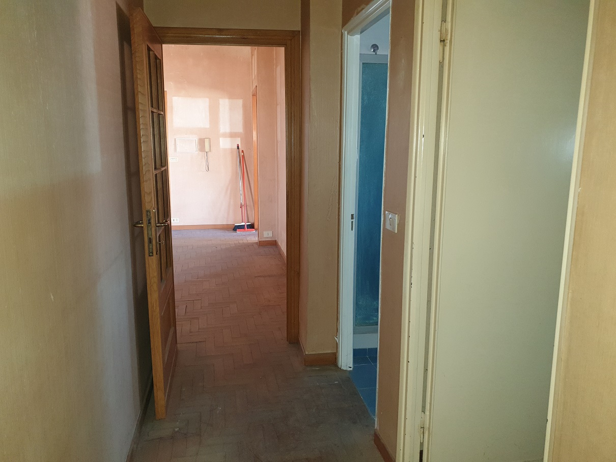 Immobile sito in ROMA, CAP 00189 Via di Grottarossa n°91, SCALA A, PIANO 4-S1. DESCRIZIONE: APPARTAMENTO CON BALCONI INT.13 DI 6 VANI CON ASCENSORE pertinenziale CANTINA. DATI CATASTALI [N.C.E.U.] Categoria A/3, Foglio 203, Part. 332, Sub 13. Mq 100. STATO Libero