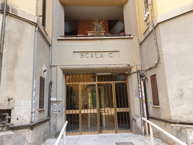 Immobile sito in ROMA, CAP 00152 Via di Donna Olimpia n°30 - lotto 2°, SCALA C, PIANO 4. DESCRIZIONE: APPARTAMENTO INT. 22 DI 4,5 VANI CON ASCENSORE. DATI CATASTALI [N.C.E.U.] Categoria A/4, Foglio 454, Part. 33, Sub 145. Mq 72. STATO Libero