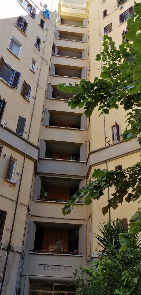 Immobile sito in ROMA, CAP 00152 Via di Donna Olimpia n°30 - lotto 2°, SCALA C, PIANO 4. DESCRIZIONE: APPARTAMENTO INT. 22 DI 4,5 VANI CON ASCENSORE. DATI CATASTALI [N.C.E.U.] Categoria A/4, Foglio 454, Part. 33, Sub 145. Mq 72. STATO Libero