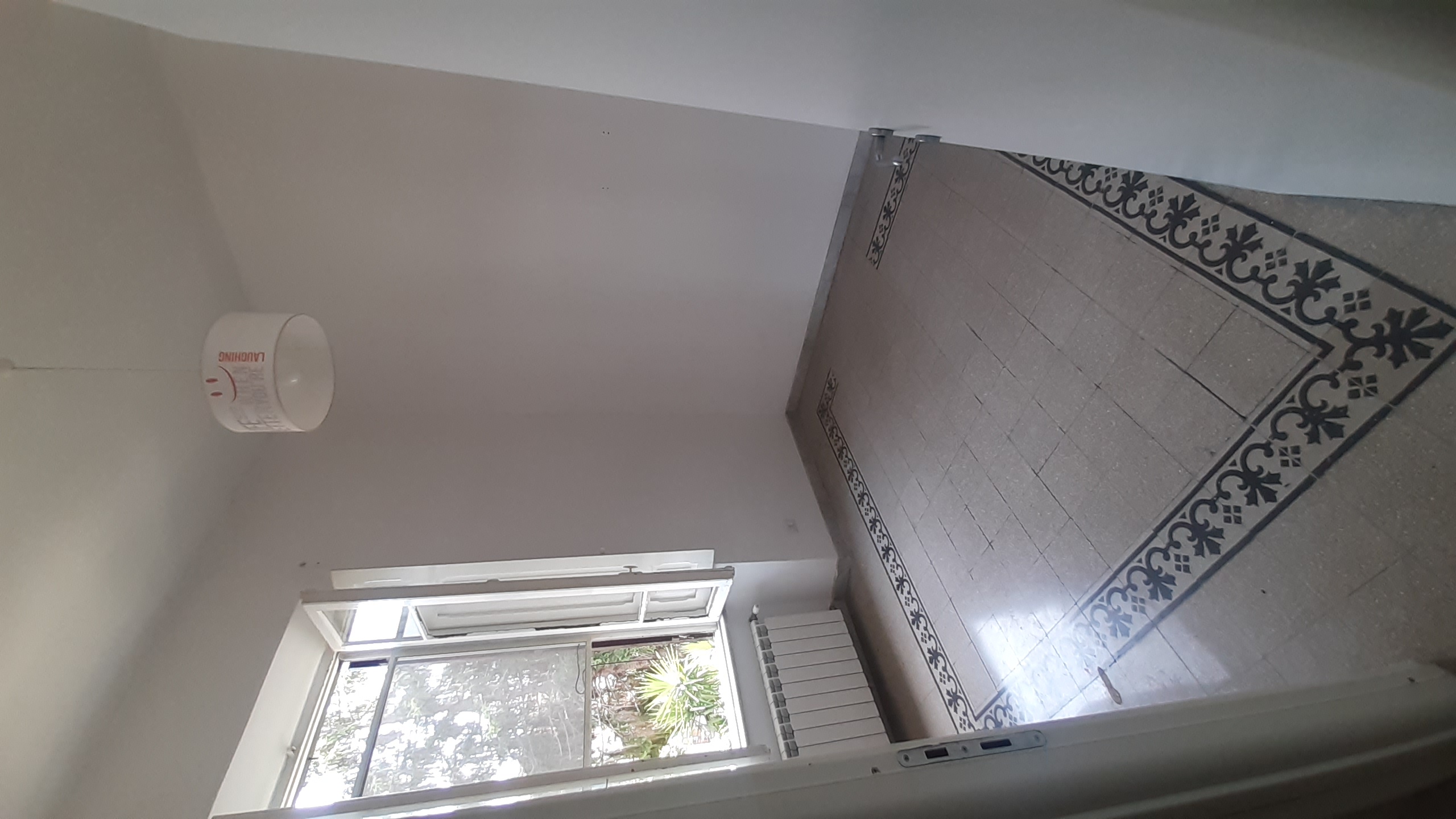 VILLINO CON ACCESSO INDIPENDENTE DI 7,5 VANI CON GIARDINO sito in ROMA, CAP 00153 Piazza Gian Lorenzo Bernini n°12. di Mq 167. Dati Catastali Cat. A/7, foglio 519, part. 256. STATO Libero.