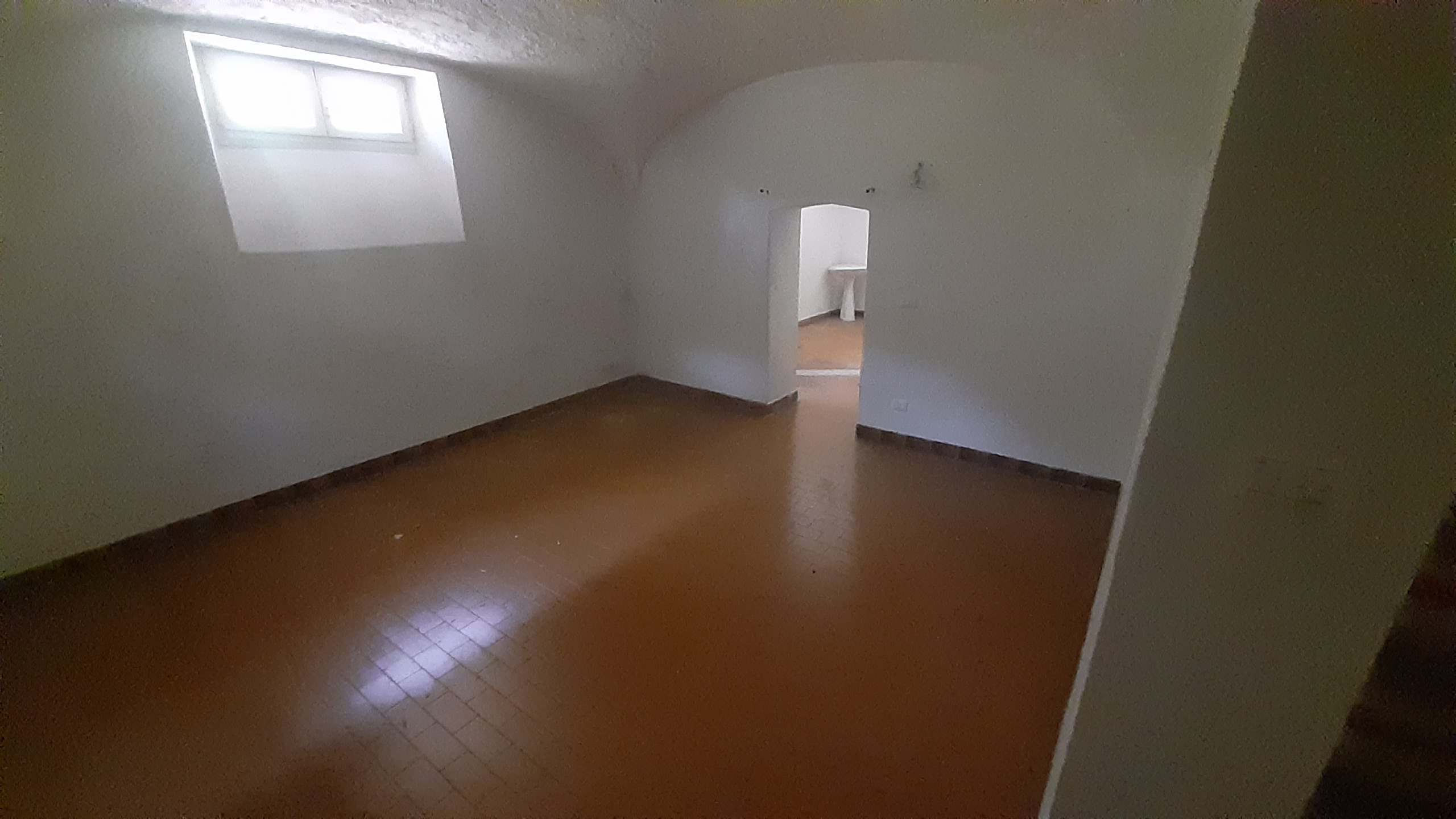 VILLINO CON ACCESSO INDIPENDENTE DI 7,5 VANI CON GIARDINO sito in ROMA, CAP 00153 Piazza Gian Lorenzo Bernini n°12. di Mq 167. Dati Catastali Cat. A/7, foglio 519, part. 256. STATO Libero.