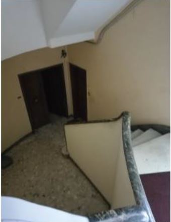 Immobile Residenziale, sito in Roma Via Sirte 28. DESCRIZIONE UNITA' PRINCIPALE: Appartamento composto da ampio ingresso-soggiorno, disimpegno, cucina abitabile, bagno, 1 camera con ampio cortile. Identificativi Catastali [N.C.E.U.]: Unità Residenziale cat. A/2 foglio 566 part. 109 sub 502. STATO:Libero. Piena Proprietà
