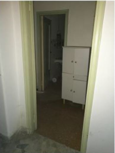 Immobile Residenziale, sito in Roma Via Sirte 28. DESCRIZIONE UNITA' PRINCIPALE: Appartamento composto da ampio ingresso-soggiorno, disimpegno, cucina abitabile, bagno, 1 camera con ampio cortile. Identificativi Catastali [N.C.E.U.]: Unità Residenziale cat. A/2 foglio 566 part. 109 sub 502. STATO:Libero. Piena Proprietà