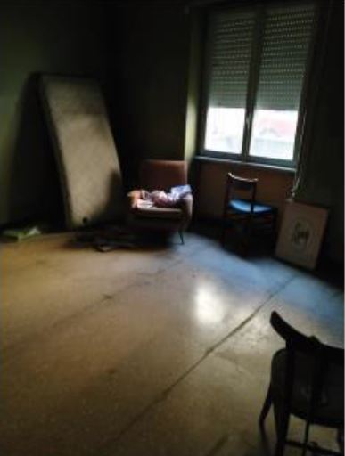 Immobile Residenziale, sito in Roma Via Sirte 28. DESCRIZIONE UNITA' PRINCIPALE: Appartamento composto da ampio ingresso-soggiorno, disimpegno, cucina abitabile, bagno, 1 camera con ampio cortile. Identificativi Catastali [N.C.E.U.]: Unità Residenziale cat. A/2 foglio 566 part. 109 sub 502. STATO:Libero. Piena Proprietà