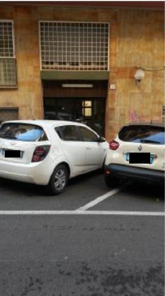 Immobile Residenziale, sito in Roma Via Maestro Gaetano Capocci 11. DESCRIZIONE UNITA' PRINCIPALE: Appartamento composto da ingresso, disimpegno, locale di servizio con WC, cucina abitabile con balcone, bagno, 3 camere di cui 2 con balcone comunicante. Identificativi Catastali [N.C.E.U.]: Unità Residenziale cat. A/3 foglio 562 part. 135 sub 10. STATO:Libero. Piena Proprietà