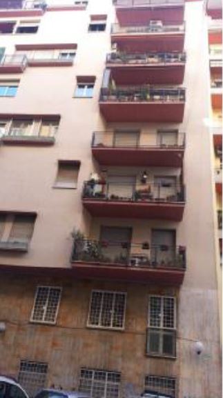 Immobile Residenziale, sito in Roma Via Maestro Gaetano Capocci 11. DESCRIZIONE UNITA' PRINCIPALE: Appartamento composto da ingresso, disimpegno, locale di servizio con WC, cucina abitabile con balcone, bagno, 3 camere di cui 2 con balcone comunicante. Identificativi Catastali [N.C.E.U.]: Unità Residenziale cat. A/3 foglio 562 part. 135 sub 10. STATO:Libero. Piena Proprietà