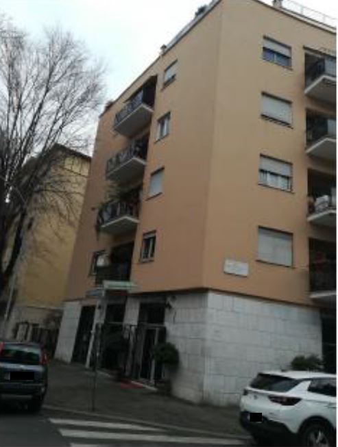 Immobile Residenziale, sito in Roma Via Gian Leonardo Ceruso 32. DESCRIZIONE UNITA' PRINCIPALE: Appartamento composto da ingresso-corridoio, due vani, cucina abitabile e bagno. Identificativi Catastali [N.C.E.U.]: Unità Residenziale cat. A/3 foglio 843 part. 429 sub 6. STATO:Libero. Piena Proprietà