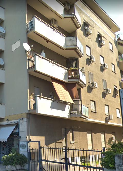 Immobile Residenziale, sito in Roma Via Luigi Capuana 54. DESCRIZIONE UNITA' PRINCIPALE: Appartamento composto da un vano, cucina abitabile, bagno, ampio ingresso e disimpegno. Identificativi Catastali [N.C.E.U.]: Unità Residenziale cat. A/5 foglio 273 part. 165 sub 20. STATO:Libero. Piena Proprietà