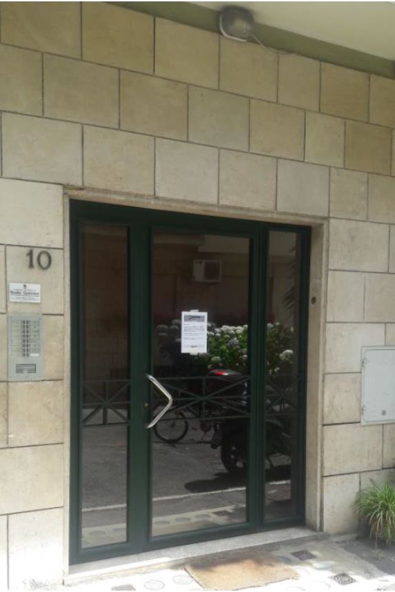 Immobile Residenziale, sito in Roma Via Gian Leonardo Ceruso 10. DESCRIZIONE UNITA' PRINCIPALE: Appartamento composto da ingresso disimpegno, due vani, cucina abitabile, WC e balconi. Identificativi Catastali [N.C.E.U.]: Unità Residenziale cat. A/2 foglio 843 part. 483 sub 16. STATO:Libero. Piena Proprietà