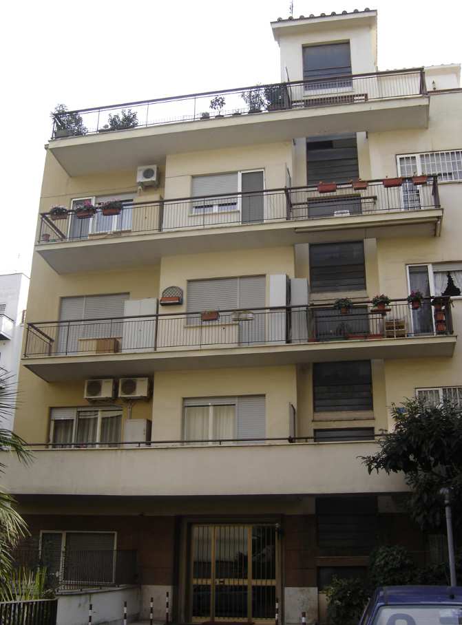 Immobile Residenziale, sito in Roma Via Cardinale Mistrangelo 39. DESCRIZIONE UNITA' PRINCIPALE: Appartamento composto da ingresso, ripostiglio, bagno, cucina, 2 camere e 1 balcone. Identificativi Catastali [N.C.E.U.]: Unità Residenziale cat. A/2 foglio 379 part 355 sub 507. STATO:Libero. Piena Proprietà