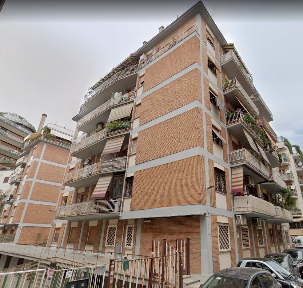 Immobile Principale, sito in Roma Via Pier Luigi Sagramoso 23A. DESCRIZIONE UNITA' PRINCIPALE: Magazzino composto da un ambiente principale al piano seminterrato con bagni e spogliatoio. Identificativi Catastali [N.C.E.U.]: Unità Principale cat. C/1 foglio 239 part. 159 sub 504. STATO:Libero. Piena proprietà