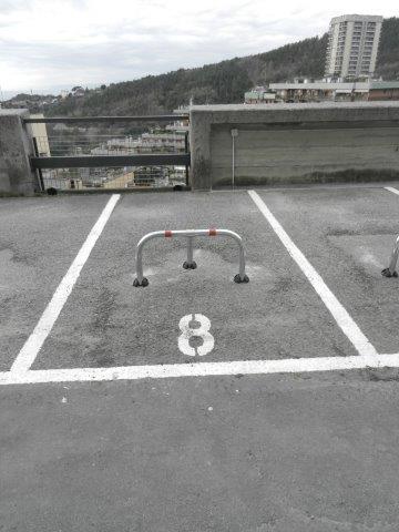 Posto auto scoperto n. 8. Identificativi catastali [N.C.E.U.] unità secondaria cat C/6 sez. PEG foglio 41 part. 1749 sub 194. Sup. catastale 9 mq. Libero. Piena proprietà.