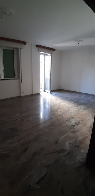 Appartamento composto da ingresso, soggiorno, cucina, quattro camere di cui una molto piccola e tre bagni + Cantina piano S2. Posto auto coperto piano S2. Id. cat. [N.C.E.U.] Unità Residenziale cat. A/2 foglio158; part. 522 sub 201; Unità Secondaria cat. C/2 foglio 158 part. 522 sub 247; Unità Secondaria cat. C/6 foglio 158 part. 522 sub 380. Sup. (arr.) mq catastali 187; mq catastali 8; mq catastali 12