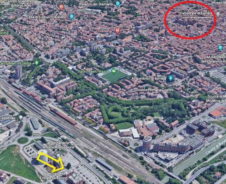 L’immobile, con corte esclusiva, ha due ingressi adiacenti (ingresso al pubblico ed ingresso di servizio). La porzione immobiliare presenta le seguenti destinazioni d’uso dei locali:piano terra: ingresso, disimpegno, archivi, sala macchine, locale termico, uffici per il ricevimento del pubblico, ufficio, servizi igienici, scale, vano ascensore, corte esclusiva; piano primo: uffici, servizi igienici, ripostigli, disimpegni; piano secondo: uffici, servizi igienici, ripostigli, disimpegni, locale tecnico, sala break, infermeria; piano terzo: uffici, servizi igienici, ripostigli, disimpegni; piano quarto: uffici, sala riunioni, disimpegno, servizi igienici.. Id. cat. [N.C.E.U.] Unità Principale cat. B/4 foglio 135 part. 880 sub 2. Sup. (arr.) mq catastali 1952