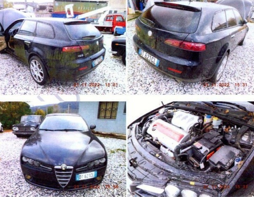 Marca: FIAT GROUP AUTOMOBILES SPA; Tipo: ALFA ROMEO 159 3.2 JTS V6 24V; Targa: DT621CL; Identificazione veicolo: ZAR93900007238065; Data di immatricolazione: 30/10/2008; KW: 191,00; Alimentazione: Benzina; KM: 84.058; Cilindrata: 3195 cc; Colore: Nero m.t. Lamierati di carrozzeria esterna con assenza deformazioni (da lucidare). Pneumatici MAXXI VICTRA 235/45 ZR 18 – (98Y) – datati da sostituire. Cerchio ruota ant. Dex. abraso. Danni meccanici non da escludere (il motore si avvia con booster). Dischi freni arrugginiti. Paraurti ant. segnato. I costi di intervento e riparazione, sulla base delle verifiche peritali, ammontano ad € 2.817,48. 