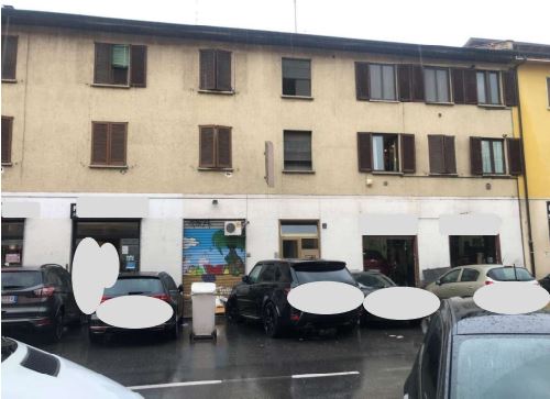 Unità immobiliare ad uso residenziale sita in Comune di Milano, Via Cascina Barocco n. 3, ubicata al piano primo del fabbricato e costituita da locale cottura/pranzo con apertura sul corridoio di ingresso, tre locali, un bagno finestrato ed un ripostiglio. L’unità è sprovvista di cantina/solaio pertinenziale. Per ulteriori caratteristiche consultare la Perizia. Catasto Fabbricati: foglio 420, mappale 47, sub. 709, di consistenza 5.5 vani, sup. Catastale 78 mq. Occupato senza titolo. Piena Proprietà.