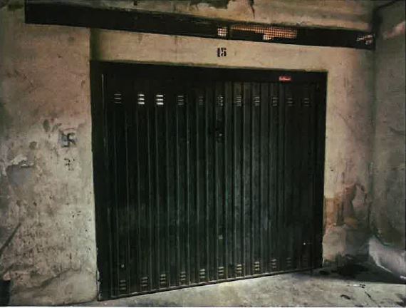 Immobile a destinazione box auto, al piano primo sottostrada di un edificio multipiano. Si accede tramite una rampa di accesso, sita su via Gustavo Roccella al civico n. 267. Identificato al Catasto dei Fabbricati del Comune di Palermo con foglio 70, part 478 sub15, categoria catastale C/6, classe 6, consistenza catastale m2 20,00. E' costituito da un unico vano di circa 20 m2, dotato di una finestra rettangolare chiusa con infisso e inferriata, ed un’apertura di accesso ad esso ampia circa mt. 3,00. Alla data del sopralluogo risultava libero, ma piena di suppellettili ed in totale stato di abbandono; l’accessibilità al locale può considerarsi agevole in ragione di una corsia di marcia di dimensioni e geometria sufficientemente adeguate alle manovre dei veicoli.